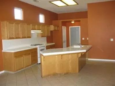 896 Shannon Ave, Madera, CA 93637 photo 3