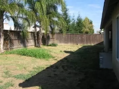 896 Shannon Ave, Madera, CA 93637 photo 9