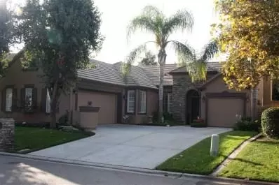 10493 E Lylewood Way, Clovis, CA 93619 photo 3