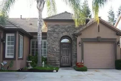 10493 E Lylewood Way, Clovis, CA 93619 photo 2