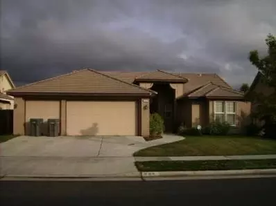 692 S Susan Ave, Kerman, CA 93630 photo 1