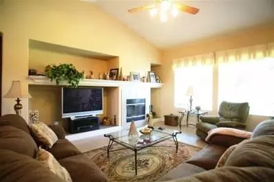 981 N Orangewood Ave, Clovis, CA 93611 photo 4