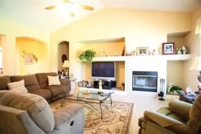981 N Orangewood Ave, Clovis, CA 93611 photo 2