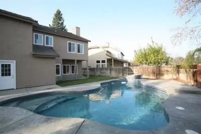 735 N Acacia Ave, Clovis, CA 93611 photo 2