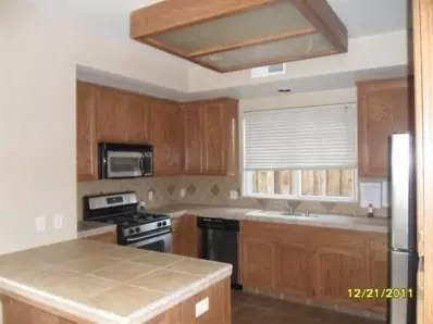 144 S Granada Dr, Madera, CA 93637 photo 4