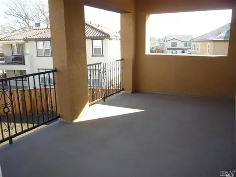 1012 Yarkon Ct, Fairfield, CA 94533 photo 4