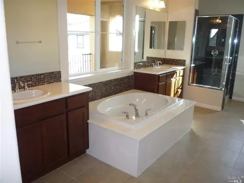 1012 Yarkon Ct, Fairfield, CA 94533 photo 3