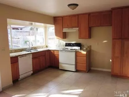 615 Peterson Ln, Dixon, CA 95620 photo 2