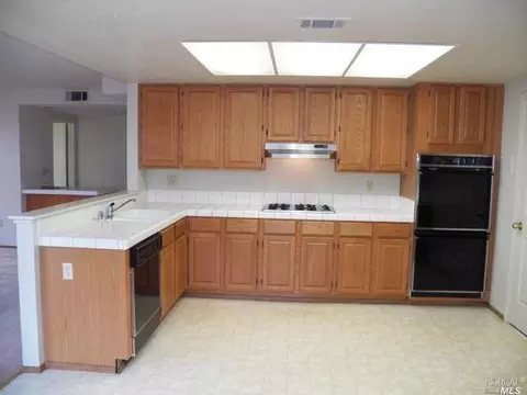 653 Britannia Dr, Vallejo, CA 94591 photo 4