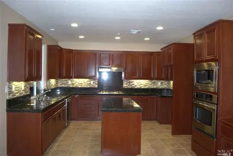 723 Castelli Ct, Fairfield, CA 94534 photo 2
