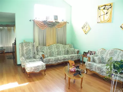 985 Griffin Dr, Vallejo, CA 94589 photo 2