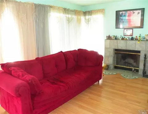 985 Griffin Dr, Vallejo, CA 94589 photo 3
