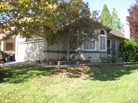 449 Bald Eagle Dr, Vacaville, CA 95688 photo 2