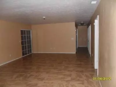622 Lilly St, Madera, CA 93638 photo 2