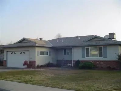 690 W Donner Ave, Clovis, CA 93612 photo 1