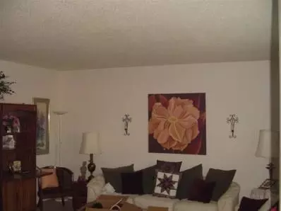 690 W Donner Ave, Clovis, CA 93612 photo 4