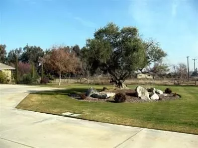 8186 E Bullard Ave, Clovis, CA 93619 photo 3