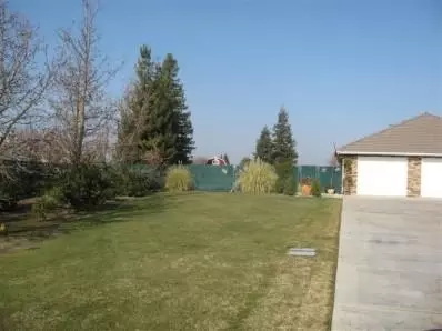 8186 E Bullard Ave, Clovis, CA 93619 photo 2