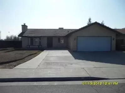 449 Faller Cir, Sanger, CA 93657 photo 1