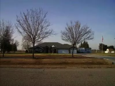 11788 E Princeton Ave, Sanger, CA 93657 photo 2