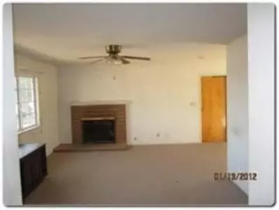 87 O St, Sanger, CA 93657 photo 2