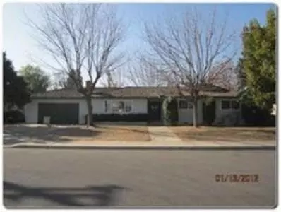87 O St, Sanger, CA 93657 photo 1