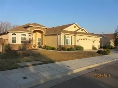 125 N Fairfax Ave, Clovis, CA 93612 photo 1