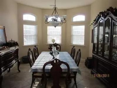 125 N Fairfax Ave, Clovis, CA 93612 photo 2
