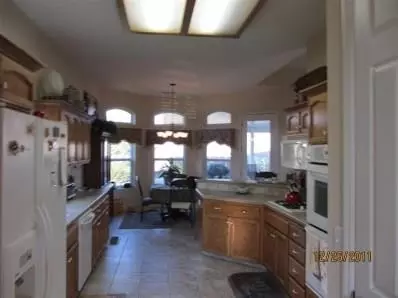 125 N Fairfax Ave, Clovis, CA 93612 photo 3