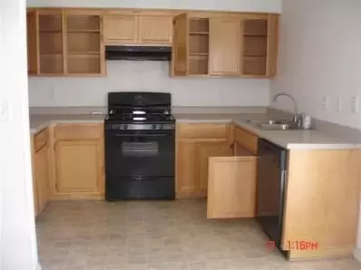 282 S Susan Ave, Kerman, CA 93630 photo 3