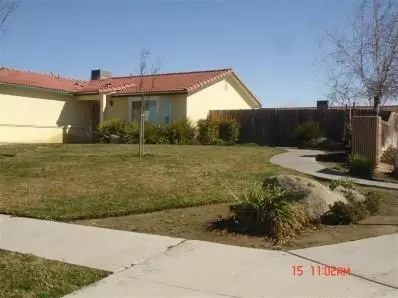 282 S Susan Ave, Kerman, CA 93630 photo 2