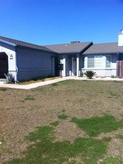 1233 Kathryn Ave, Madera, CA 93638 photo 1