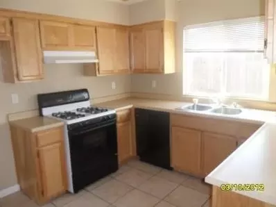 1152 La Jolla Ct, Madera, CA 93638 photo 3