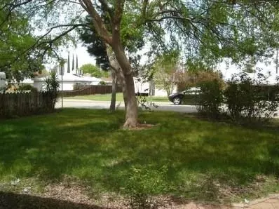 214 Howard St, Clovis, CA 93612 photo 2