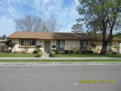 865 Russell Ave, Clovis, CA 93612 photo 2