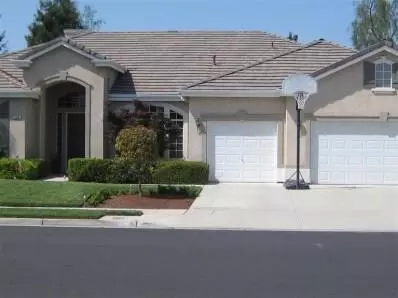 563 W Muncie Ave, Clovis, CA 93619 photo 2
