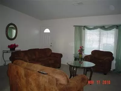 281 S Michelle Ave, Kerman, CA 93630 photo 4