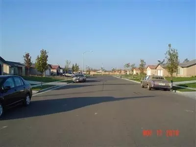 281 S Michelle Ave, Kerman, CA 93630 photo 3