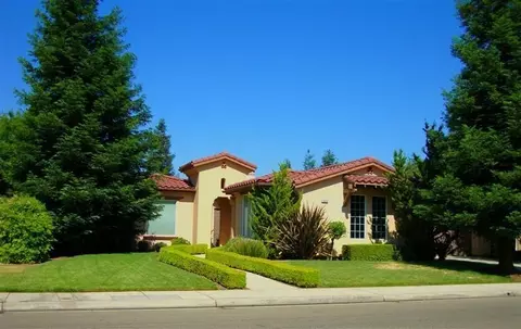 1054 N Orangewood Ave, Clovis, CA 93611 photo 1