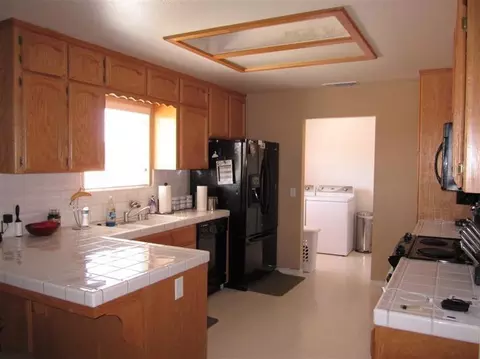 35109 John Albert Dr, Madera, CA 93636 photo 2