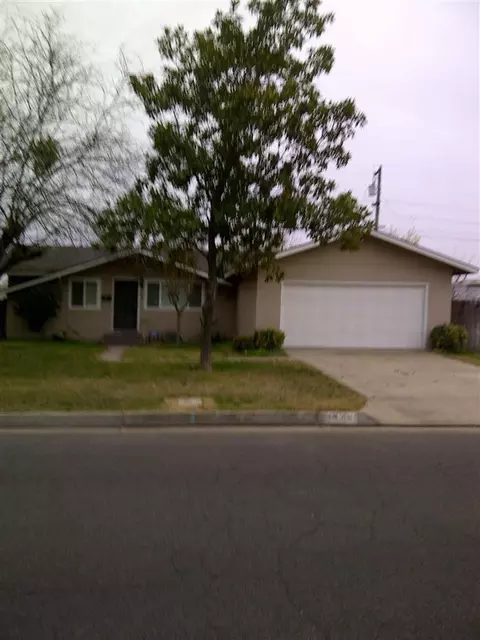 1404 Roberts Ave, Madera, CA 93637 photo 1