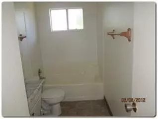 917 E Ivy St, Hanford, CA 93230 photo 4
