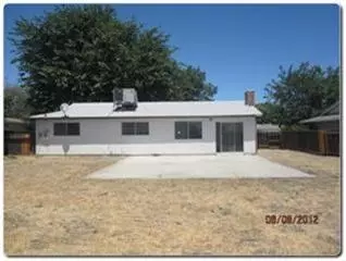 917 E Ivy St, Hanford, CA 93230 photo 2