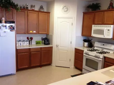 325 Larkin Ave, Chowchilla, CA 93610 photo 3