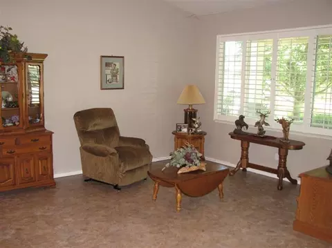 2124 Cromwell Ave, Clovis, CA 93611 photo 4