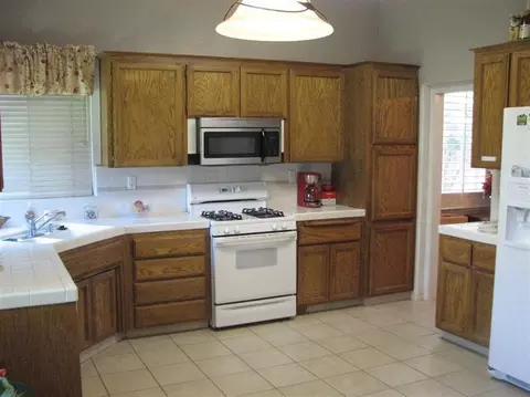 2124 Cromwell Ave, Clovis, CA 93611 photo 8