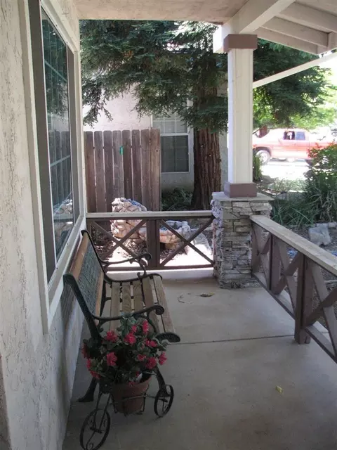 2124 Cromwell Ave, Clovis, CA 93611 photo 2