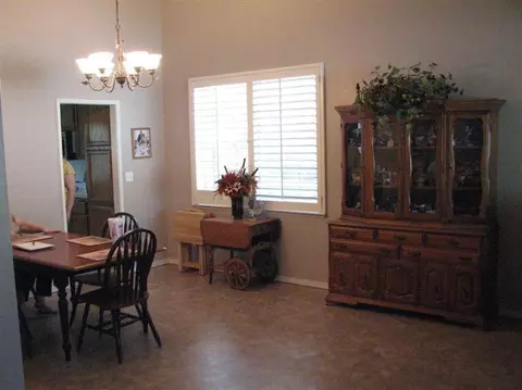 2124 Cromwell Ave, Clovis, CA 93611 photo 3