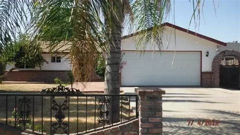 931 E Springfield Ave, Reedley, CA 93654 photo 1