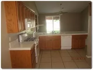 1125 Pine Ct, Lemoore, CA 93245 photo 4